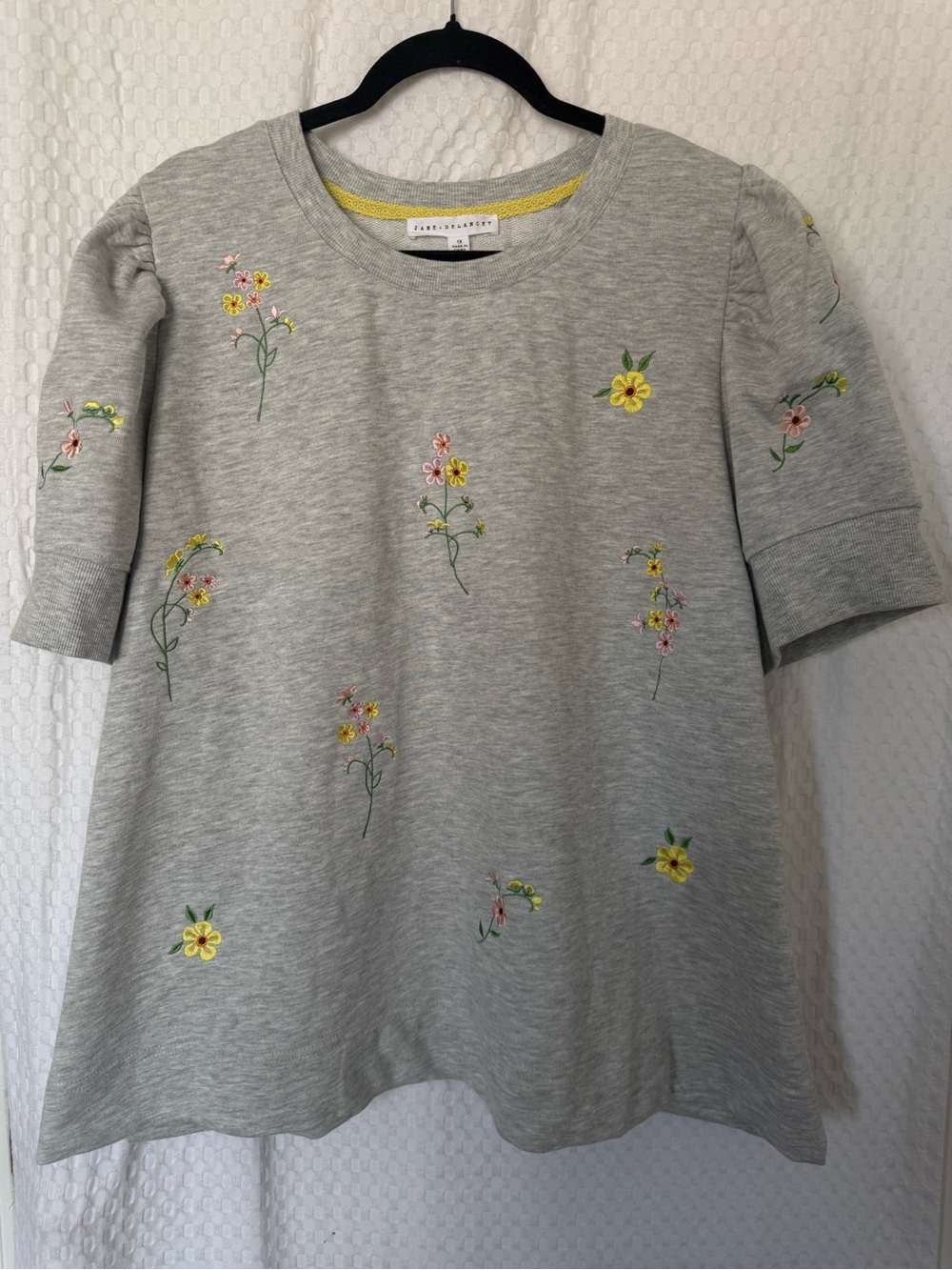 Jane + Delancey Floral Embroidered Puff Sleeve Sweatshirt Gray 1X NWOT - Picture 2 of 8